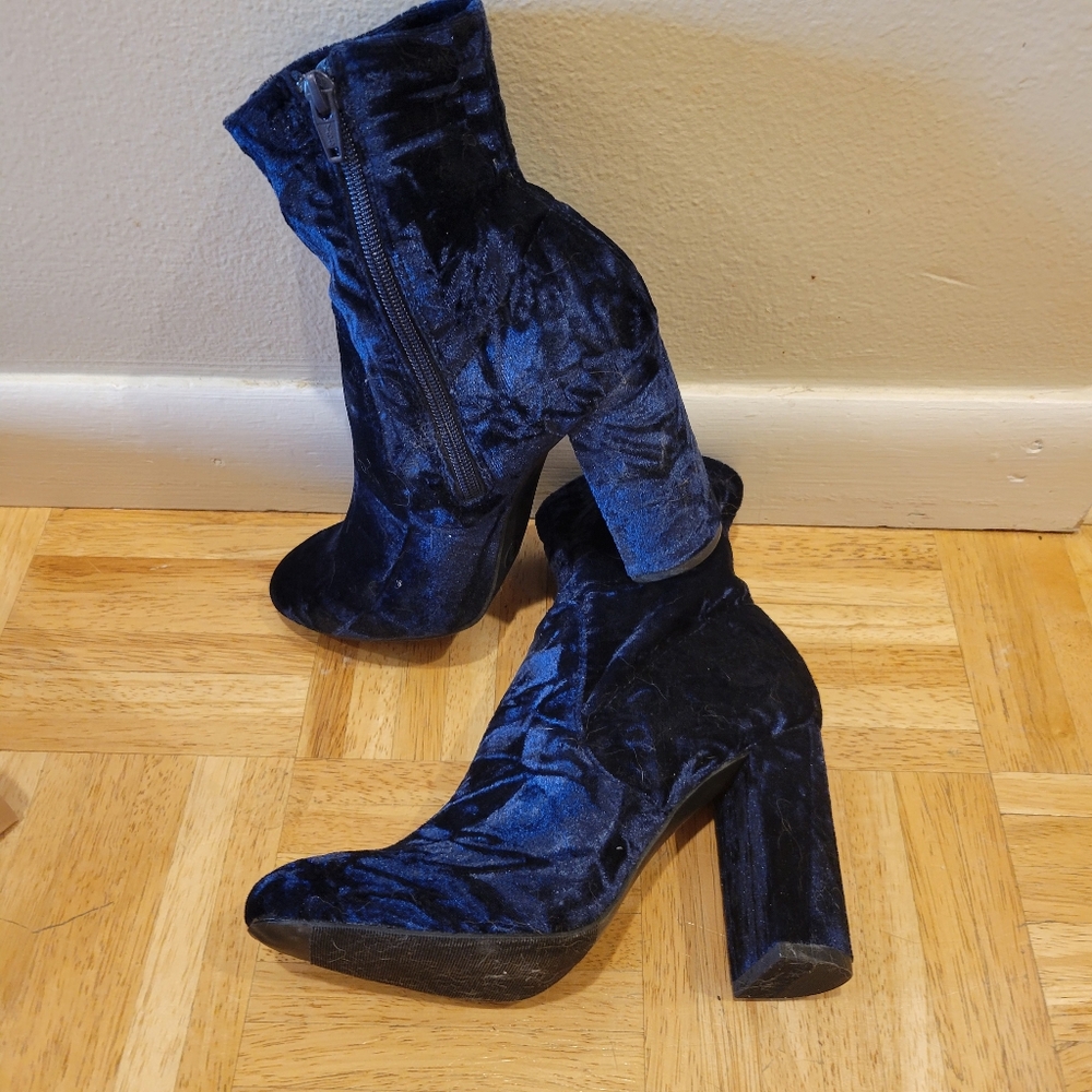 Mossimo Dania Blue Velvet Ankle Boots Sz8 NWOT